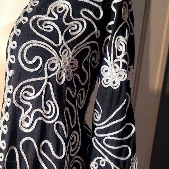 S Once Again White and black hand Cardigan - Picture 3 of 13